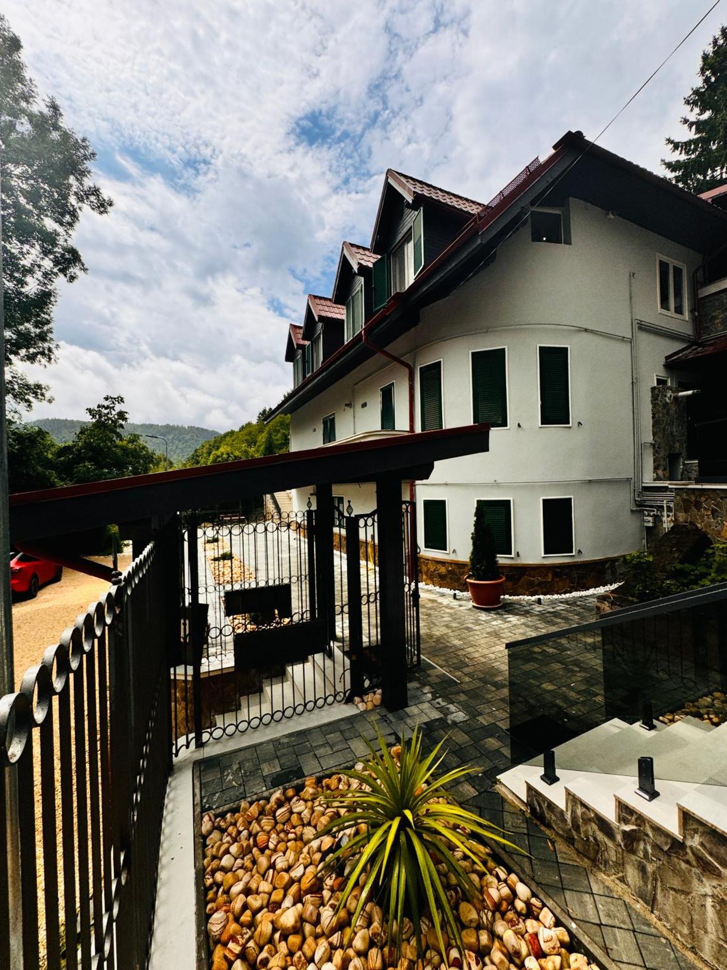 Ylly Aparts Brašov Exteriér fotografie
