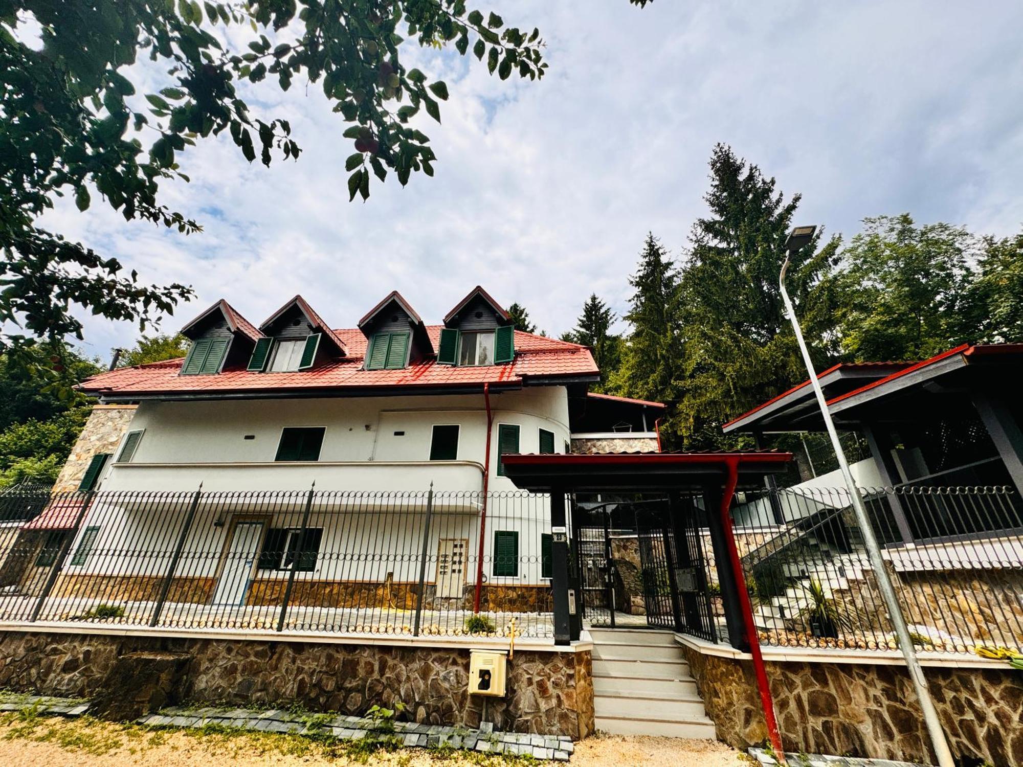 Ylly Aparts Brašov Exteriér fotografie